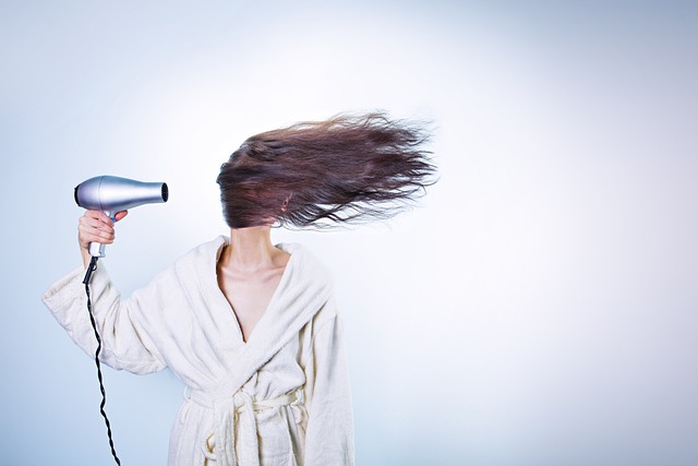 Źle obcięte włosy – jak uratować fryzurę?